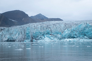 Northern cruise through Adventfjord and Isfjorden