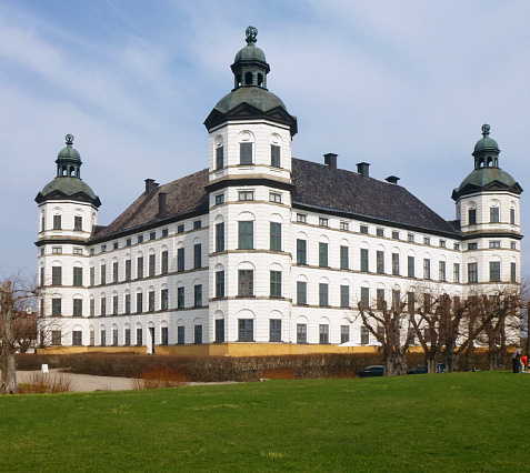 Pearls of Lake Mälaren: Towns and Castles